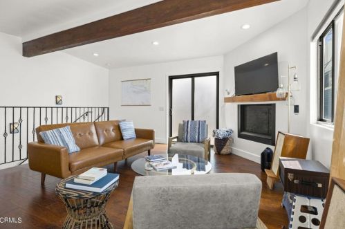 128 Camarillo Ave, Oxnard CA  93035-4605 exterior