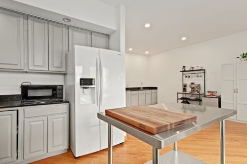 1859 California, Chicago IL 60647-4247 exterior