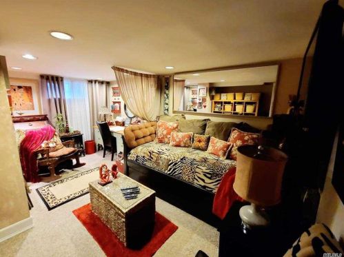 79 Berry St, Valley Stream NY 11580-3430 exterior