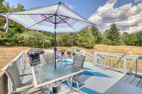 38 Sedgewick Rd, Poughkeepsie NY 12603-6300 exterior