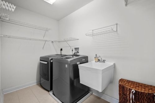 2419 Orchard Dr, Pittsburgh PA  15241-2542 exterior