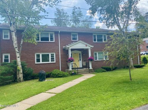 2 Morgan Mnr, Lenox, MA 01240-2524