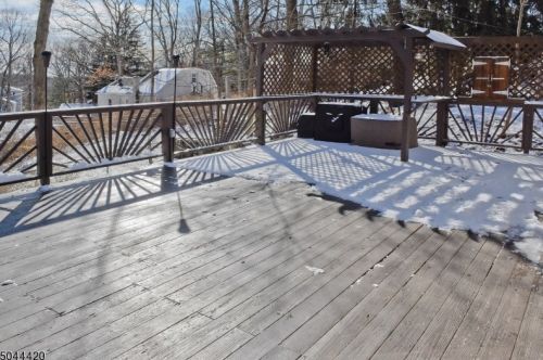 11 Jefferson Trl, Hopatcong NJ 07843-1206 exterior