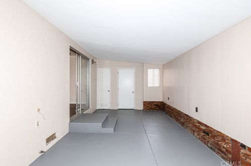 1220 Minaret Ave, Turlock CA  95380-5528 exterior