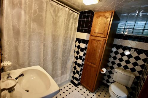 2351 Allender Ave, Pittsburgh PA 15220-3903 exterior