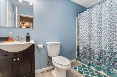 68 Rumford St, Concord NH 03301-3906 exterior