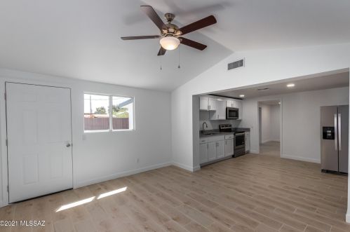 733 Louisiana St, Tucson AZ  85706-1239 exterior