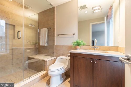 1436 Bainbridge St, Philadelphia PA 19146-1807 exterior