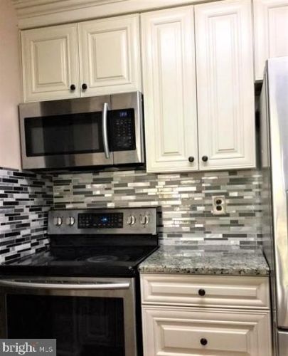 511 Ashton Ln, New Castle DE  19720-3960 exterior