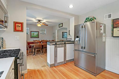 6304 Peterson Ave, Chicago IL 60646-4619 exterior