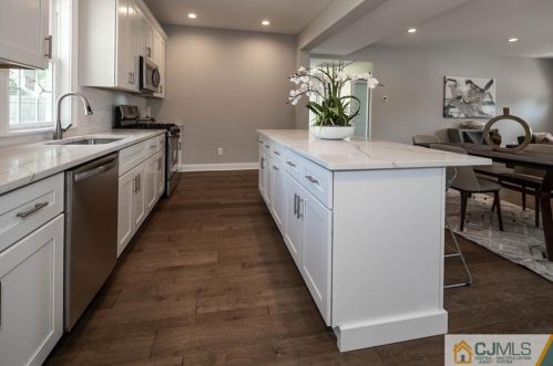 48 Brookville Rd, Edison NJ 08817-4141 exterior