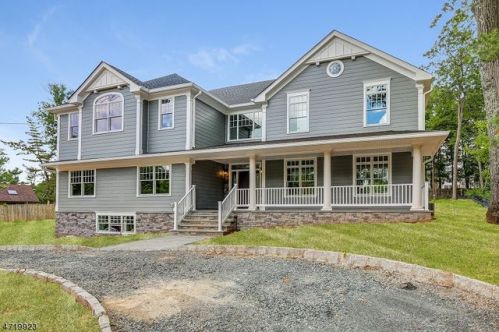 11 Hillside Ave, Livingston NJ  07039-2846 exterior