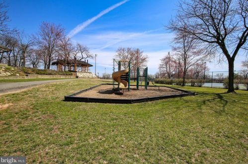 2905 Carlton Ave, Washington DC 20018-2615 exterior