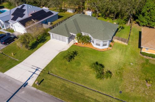 527 Greenway Ter, Fort Pierce, FL 34983-2642