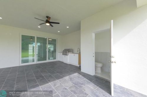 2470 Webster Ln, Fort Pierce FL 34953-5751 exterior