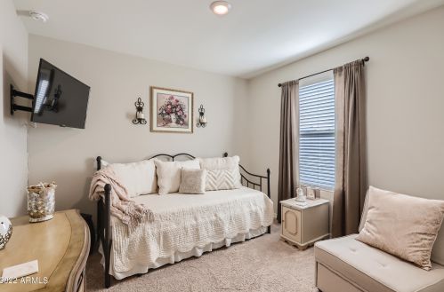 8037 Albeniz Pl, Phoenix AZ  85043 exterior