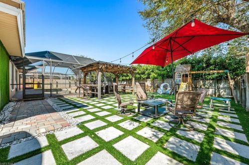 53 Johnnycake Dr, Naples FL 34110-1345 exterior