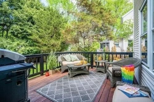 132 Maple Rd, Springfield MA 01106-3104 exterior