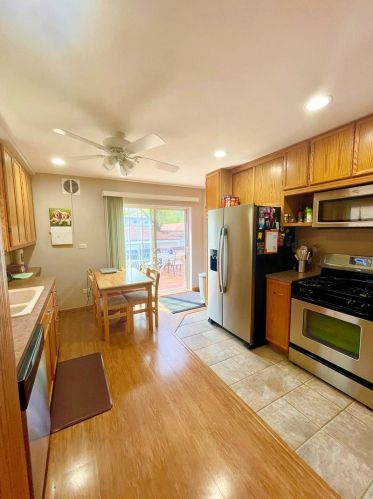 10030 Campbell Ave, Chicago IL 60655-1064 exterior