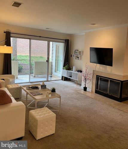 5705 Mayfair Manor Dr, Rockville MD  20852-5552 exterior