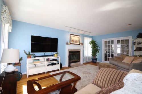 11 Hubbard Rd, Dover NH 03820-4272 exterior