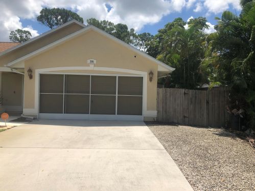 206 Crosspoint Dr, Fort Pierce FL  34983-2576 exterior