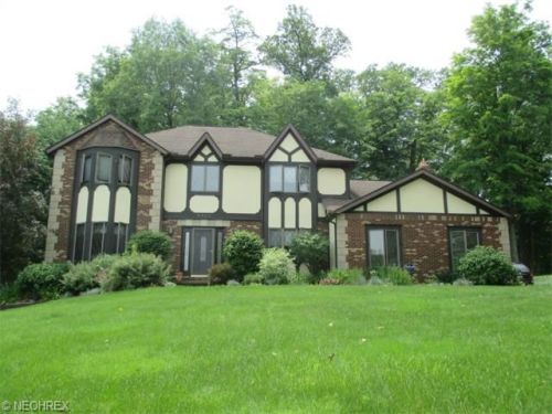 6552 Queens Way, Cleveland, OH 44141-2747