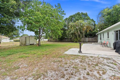 1349 Gastador Ave, Fort Pierce FL 34953-1724 exterior