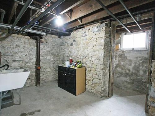 945 Jenifer St, Madison WI  53703-3521 exterior