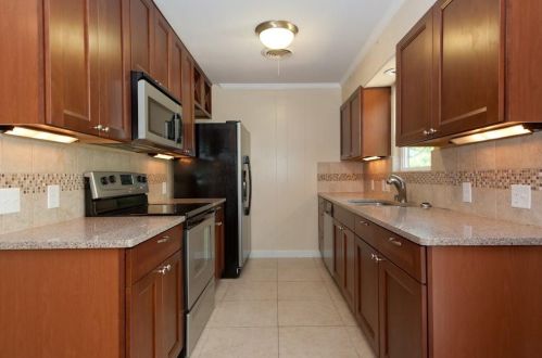 102 Crestland Dr, Austin TX  78752-2422 exterior