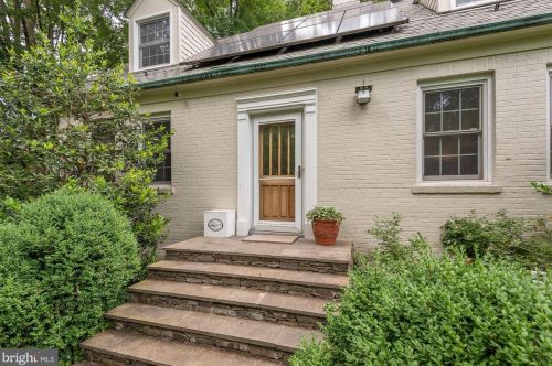 3201 Beech St, Washington, DC 20015-2207