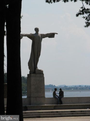 1435 4th St, Washington DC  20024-2200 exterior