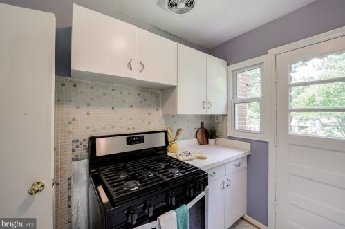 6928 Westhampton Dr, Alexandria VA 22307-1528 exterior