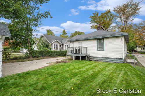 2232 Baker St, Meskegon MI 49444-1503 exterior