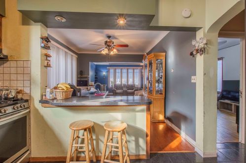 6343 Tripp Ave, Chicago IL 60646-4524 exterior