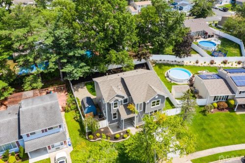 28 Twain Ave, Old Bridge NJ  08857-2110 exterior