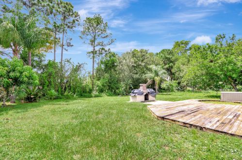 502 Ferris Dr, Fort Pierce FL 34983-8630 exterior