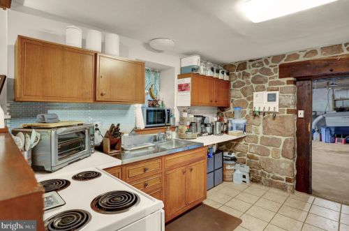 886 Vaughn Rd, Pottstown PA exterior