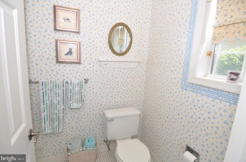 5 Meadowwood Ct, Columbus NJ 08022-1026 exterior