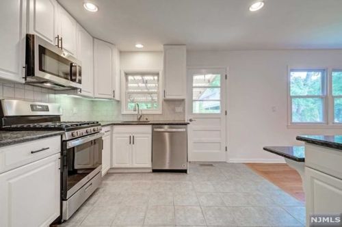 34 Buckingham Rd, Cresskill NJ  07626-1602 exterior