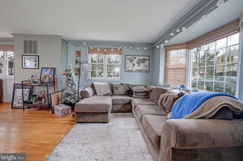 2213 Dearing St, Alexandria VA  22302-1802 exterior