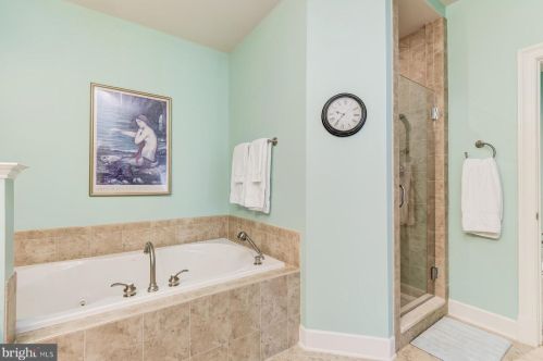 12561 Ansin Cir Dr, Rockville MD 20854-6912 exterior