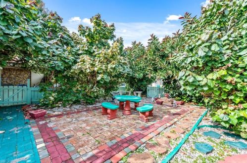 536 102 Ave, Naples FL 34108-3215 exterior