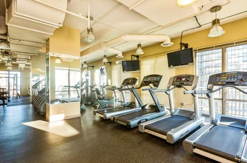 2 Erie St, Chicago, IL 60611-2724