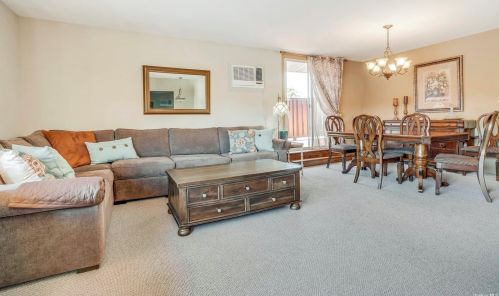 366 Great East Neck Rd, Babylon NY 11704-7616 exterior