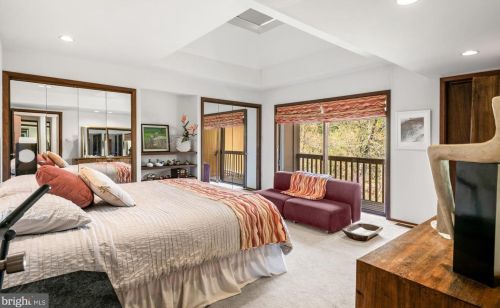 2230 Deerfield Dr, Media PA 19063-1834 exterior