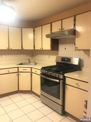 540 Holly Ct, Mahwah NJ  07430-3434 exterior