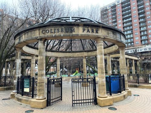 1600 Indiana Ave, Chicago IL 60616-1327 exterior