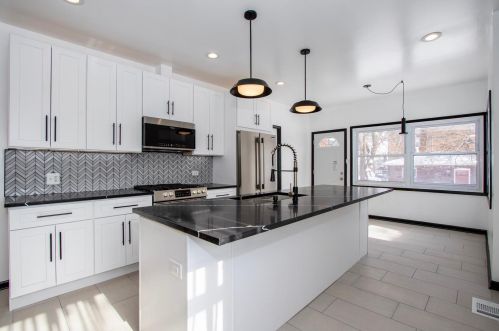 7659 Indiana Ave, Chicago IL 60619-2330 exterior