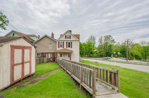 15 Race St, Manor PA 15665-1609 exterior